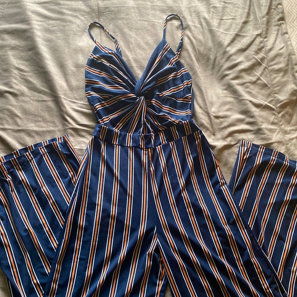 GUESS Striped Jumpsuit. Size Small - Picture 4 of 6